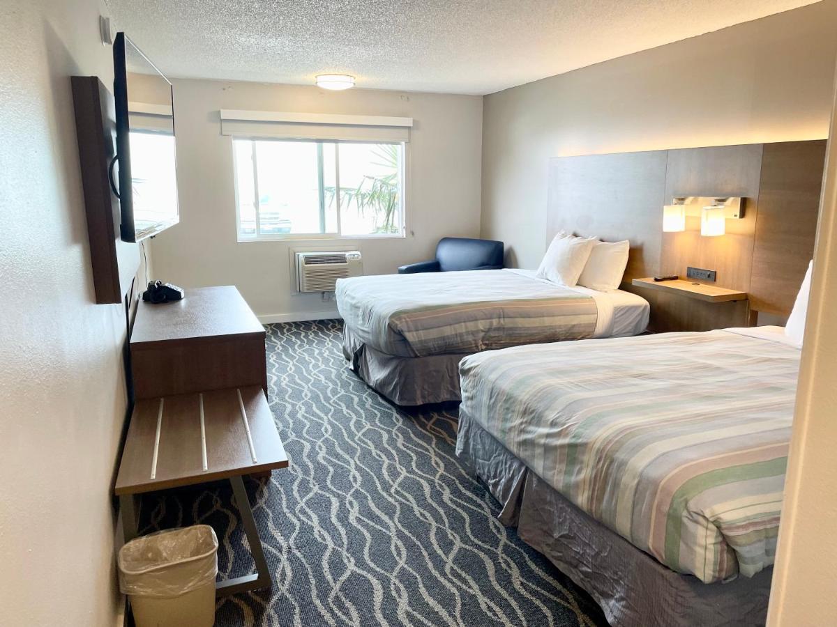 Room at Dunes Motel Hillsboro